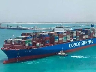 港口集装箱运输作业全部停止--只为给台风让路